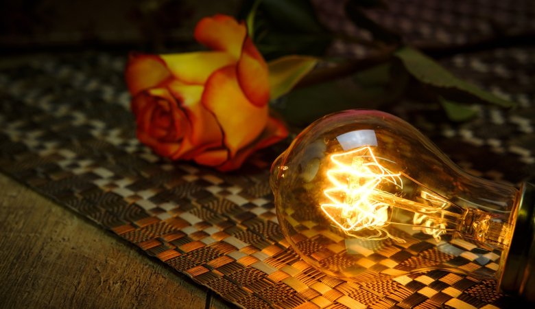 What Are the Benefits of Using Tungsten Light in Still Life Photography