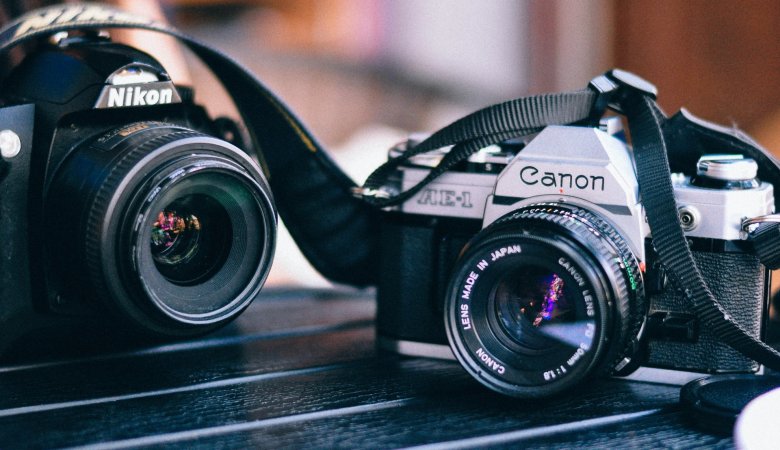 How Do the Nikon D3500 and Canon M50 Compare in Terms of Speed and Performance