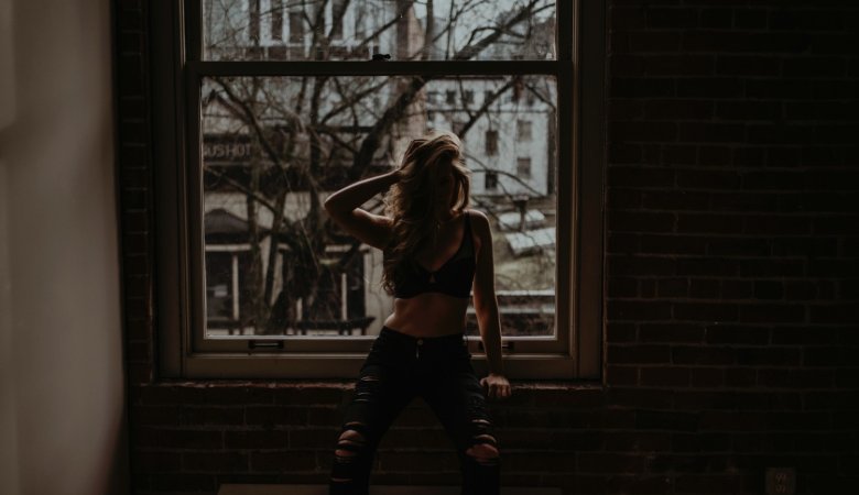 How to Style an Edgy Boudoir Photoshoot