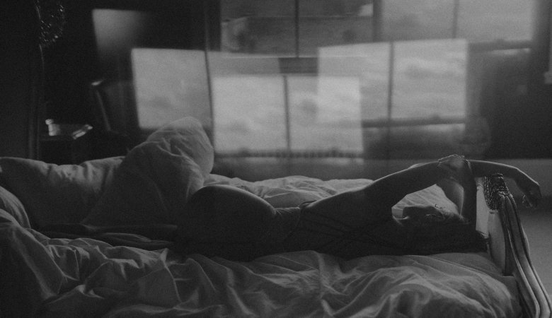What Are the Best Lighting Techniques for Edgy Boudoir Photography